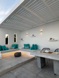 Gallery image of Kapetan Giannis Suite in Adamas