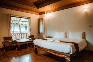 Postel nebo postele na pokoji v ubytování Tak Andaman Resort & Hotel
