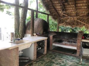 an outdoor kitchen with a stove and a sink at Casa vista al mar y las montañas río san Juan a solo 4 minutos de centro del pueblo y las playas in Río San Juan