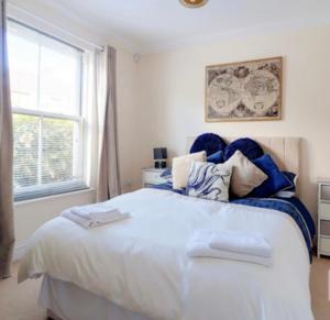 Ένα ή περισσότερα κρεβάτια σε δωμάτιο στο Norwich City Large Modern Home
