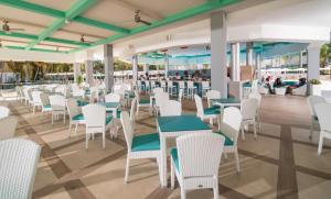 מסעדה או מקום אחר לאכול בו ב-Riu Ocho Rios - All Inclusive