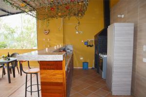 a kitchen with yellow walls and a counter with a table at Apartamento Piedecuesta in Piedecuesta