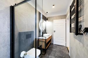 Kúpeľňa v ubytovaní Glow Apartments - Apartamenty Studio KOZIA Gdańsk Śródmieście