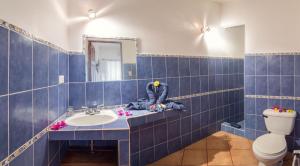 Ein Badezimmer in der Unterkunft Hotel Laguna del Cocodrilo