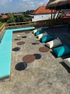 Bazén v ubytování Canggu Central Hostel nebo v jeho okolí