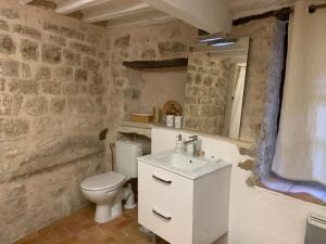 Koupelna v ubytování Studio Tourrettes-sur-loup, le charme de l'ancien + 11 fotografií