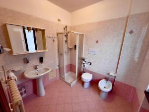 Koupelna v ubytování Hotel Silvana Garnì
