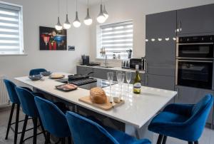 Kuchyň nebo kuchyňský kout v ubytování Modern Buxton Town House