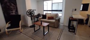 a living room with a couch and a table at GURUS FR | Cómodo Elegante cerca Termales in Santa Rosa de Cabal