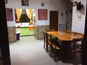 a kitchen and dining room with a wooden table and chairs at LA CASA DE ABI Y EMILIIO in Tarapoto +6 photos