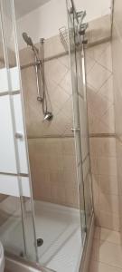 Koupelna v ubytování Romantic Stay in Tivoli + 11 fotografií