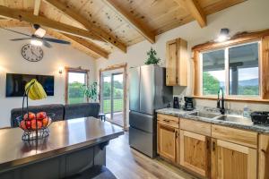 cocina con nevera de acero inoxidable y sofá en Newport Retreat 12 Mi to Great Smoky Mountains!, en Newport