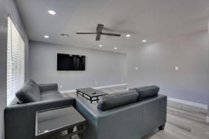 A seating area at Pet-Friendly Phoenix Apartment 10 Mi to Downtown!
