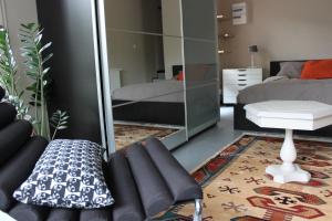 A bed or beds in a room at La Tropicale-Maison au calme avec 1 chambre