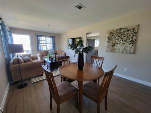 Ruang duduk di Peaceful 2 bed in Westminster
