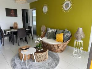 Зона вітальні в Appartement avec vue panoramique de Pointe-à-Pitre