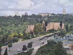 Γενική άποψη της πόλης Ιερουσαλήμ ή θέα της πόλης από  αυτό το διαμέρισμα