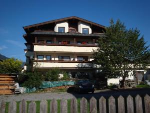 Budynek, w którym mieści się apartament