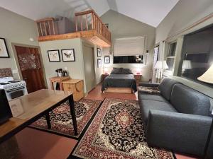 Foto de la galería de COZY PEACEFUL WILLOW CREEK CABIN en Crestone 61 fotos más