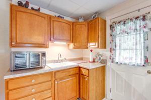 Gallery image of Charming West Mifflin House - 3 Mi to Kennywood! in West Mifflin