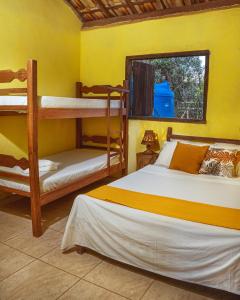 Postel nebo postele na pokoji v ubytování Chale brilho das estrelas em São Thomé das Letras-MG + 58 fotografií