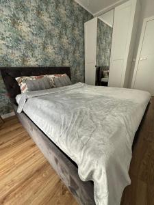 Posteľ alebo postele v izbe v ubytovaní GARBARY Old Town LUX Apartment 106, self check-in 24h, free parking + 23 fotografií