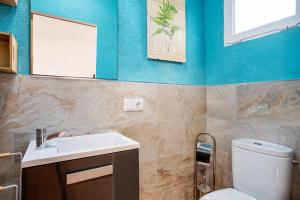 a bathroom with a sink and a toilet at Loft con encanto in L'Ametlla de Mar