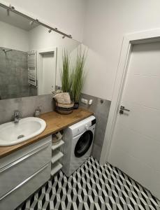 Kúpeľňa v ubytovaní GARBARY Old Town LUX Apartment 106, self check-in 24h, free parking
