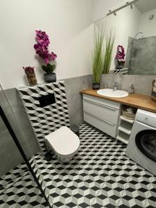 Kúpeľňa v ubytovaní GARBARY Old Town LUX Apartment 106, self check-in 24h, free parking