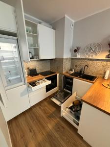 Kuchyňa alebo kuchynka v ubytovaní GARBARY Old Town LUX Apartment 106, self check-in 24h, free parking