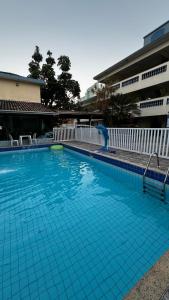 Quintal do forte tesisinde veya buraya yakın yüzme havuzu
