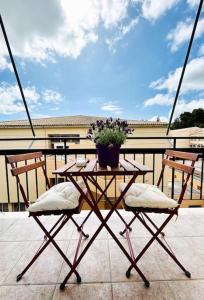 Un balcón o terraza en Apartment at center of Corfu town-Urban Hideout