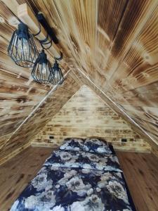 a bed in a room with a wooden ceiling at Stania Loft CENTRUM in Boszkowo-Letnisko