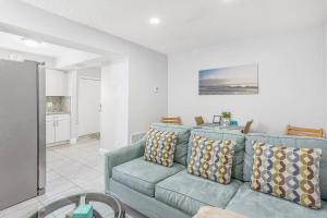 a living room with a blue couch and a table at Annas Peaceful Retreat Luxury Suite in Fort Lauderdale