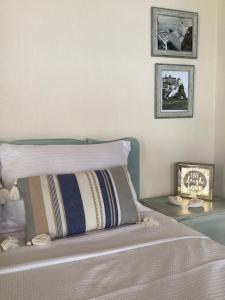 Photo de la galerie de l'établissement Νοσταλγός-Πέτρινο σπίτι με θέα στο Αιγαίο, à Skopelos 21 autres photos