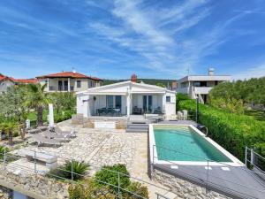 Bazén v ubytování Holiday Home Pisačić nebo v jeho okolí