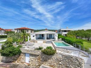 Bazén v ubytování Holiday Home Pisačić nebo v jeho okolí