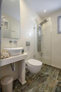 Баня в Luxury Naxos Apartment | Deluxe Triple Studio | 150m From St. George Beach | City Center | Saint George