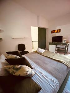 a bedroom with a large bed and a desk at Pousada La Luna in Paracuru