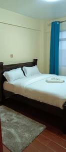 En eller flere senge i et værelse på Equator Suites in Nairobi, Kenya