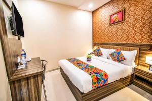 Katil atau katil-katil dalam bilik di Hotel Golden At Delhi Airport