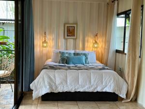 Cama o camas de una habitación en Almendros Eco-Villas
