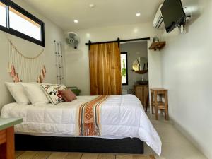 Cama o camas de una habitación en Almendros Eco-Villas
