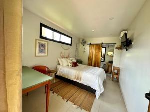 Cama o camas de una habitación en Almendros Eco-Villas