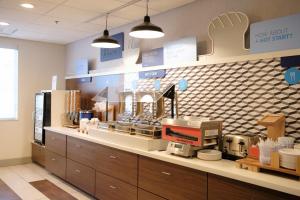 a kitchen with a counter with a coffee shop at Holiday Inn Express Davis-University Area, an IHG Hotel in Davis