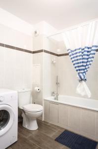 Ένα μπάνιο στο Charmant appartement calme et lumineux idéal pour vos déplacements
