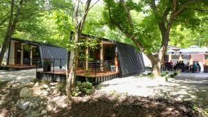 Zahrada ubytování Blisku do Gradot - Riverfront Luxury Cabins