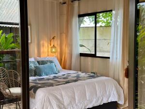 Cama o camas de una habitación en Almendros Eco-Villas