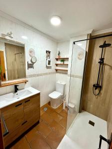 Łazienka w obiekcie Apartamento en el casco histórico, a 5 min playa.