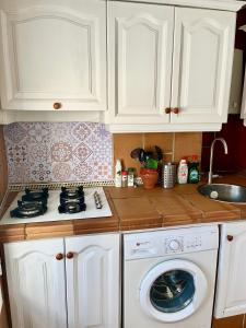 Kuchnia lub aneks kuchenny w obiekcie Apartamento en el casco histórico, a 5 min playa.
